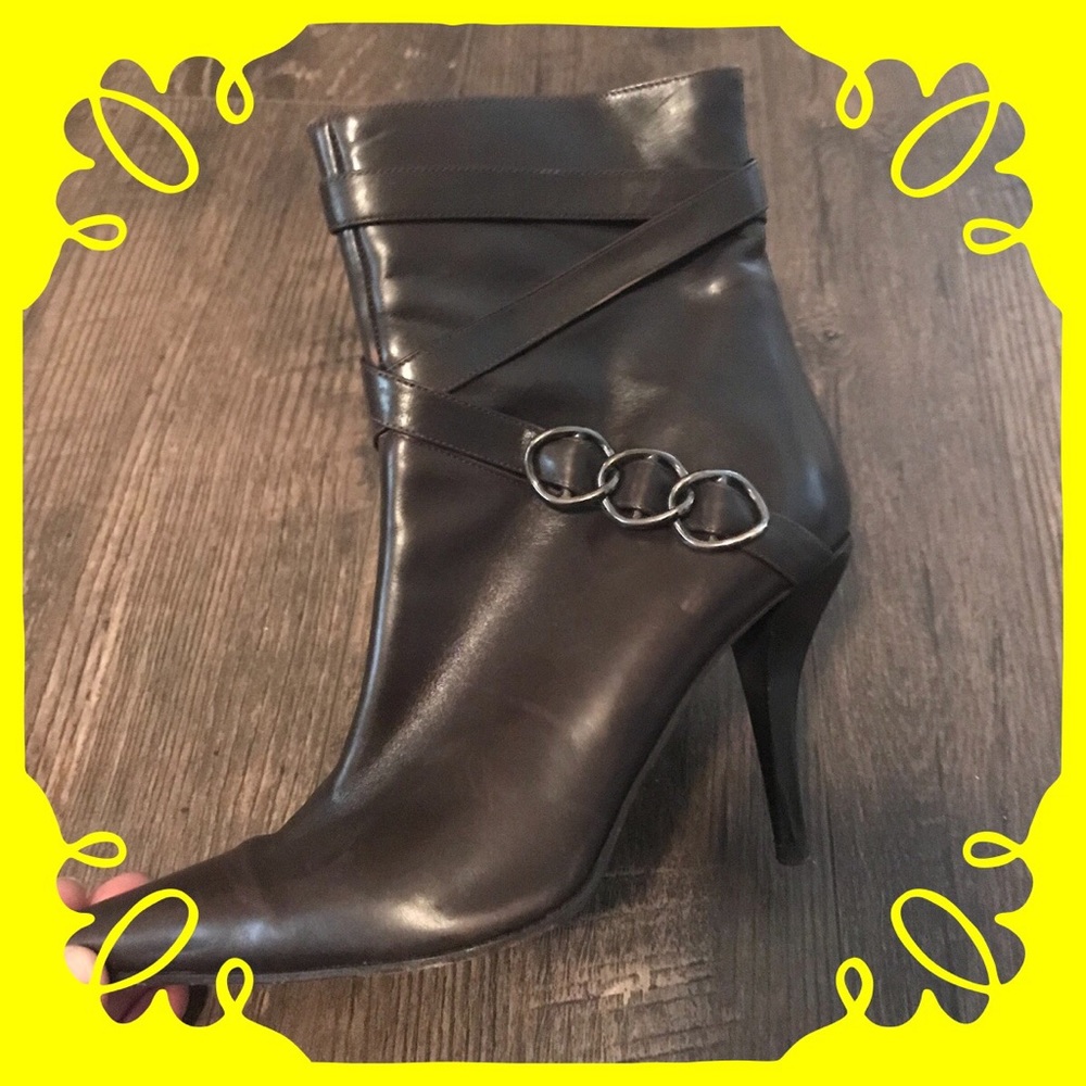 LEATHER ANKLE BOOTS W/CHAIN DETAIL